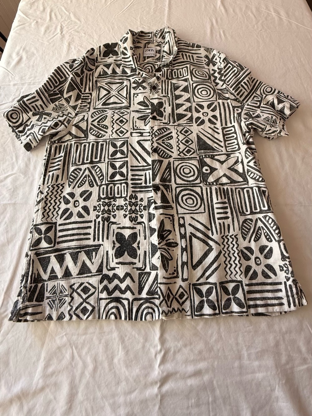 Zara Men's XL Black White Geometric
Abstract Print Button-Up Shirt